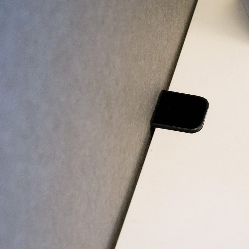 Detalle del fieltro Pro.Felt y la fijación al tablero