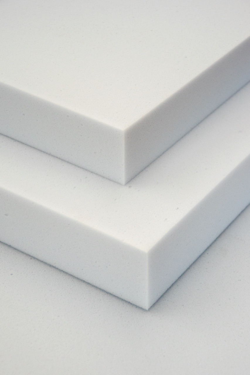 Placas de espuma Basotect — los pequeños poros e irregularidades visibles en la superficie son una característica natural del material